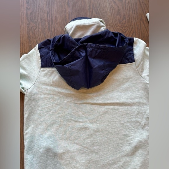 Vineyard Vines Performance
Quilted Nylon Snap Shep Shirt
Women's Sz XXS H - Picture 4 of 8